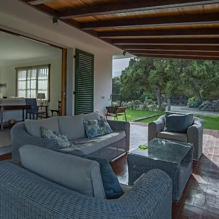 Sabinas - El Guincho, Garachico Villa