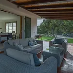 Sabinas - El Guincho, Villa